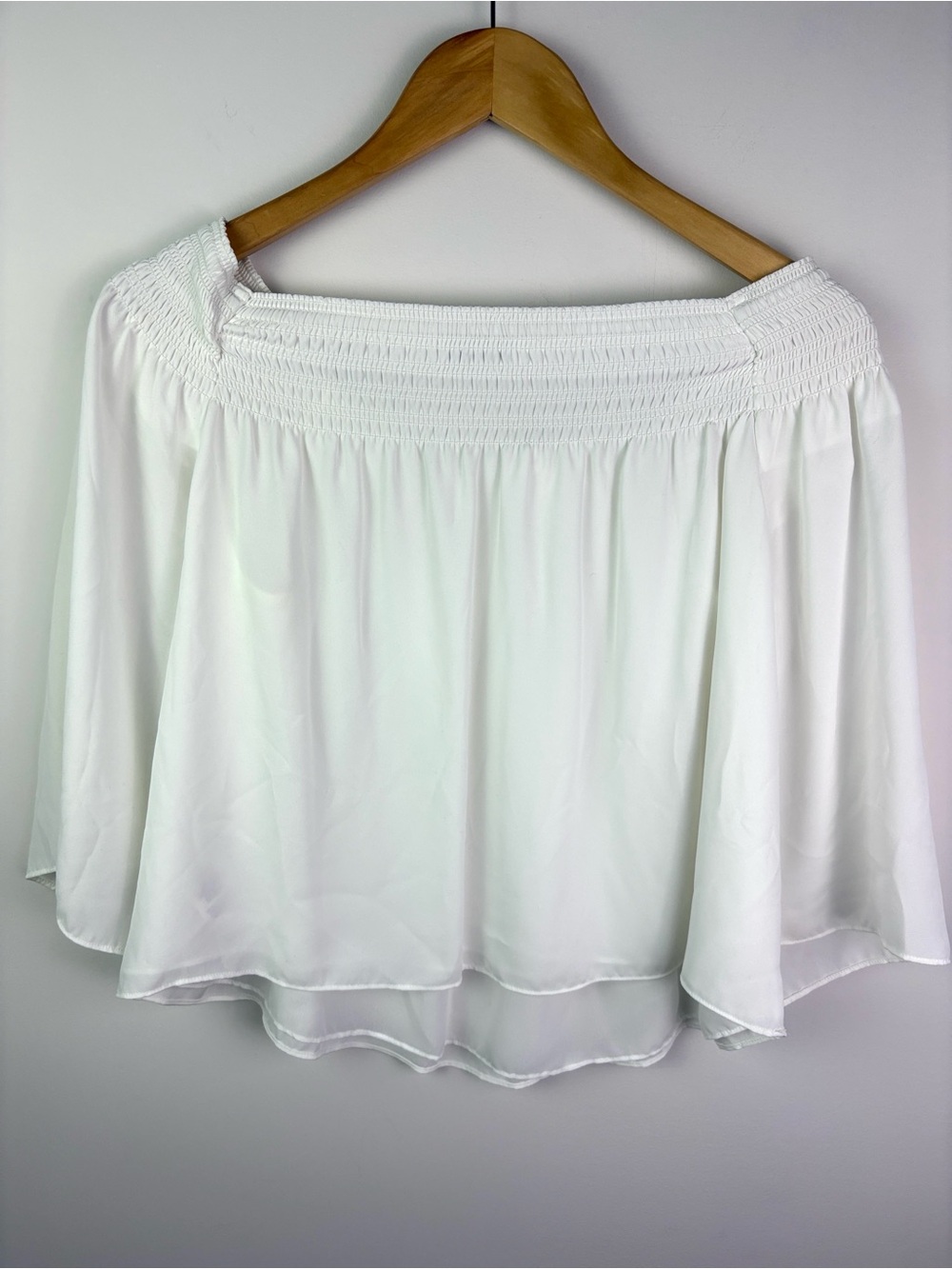 Aritzia Babaton White Smocked off the shoulder Blouse size M - Picture 2 of 5